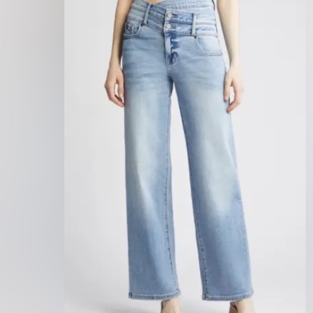 HIDDEN AYSYMMETRICAL WAIST WIDE LEG JEAN